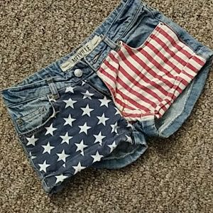 Brandy Melville FLAG SHORTS